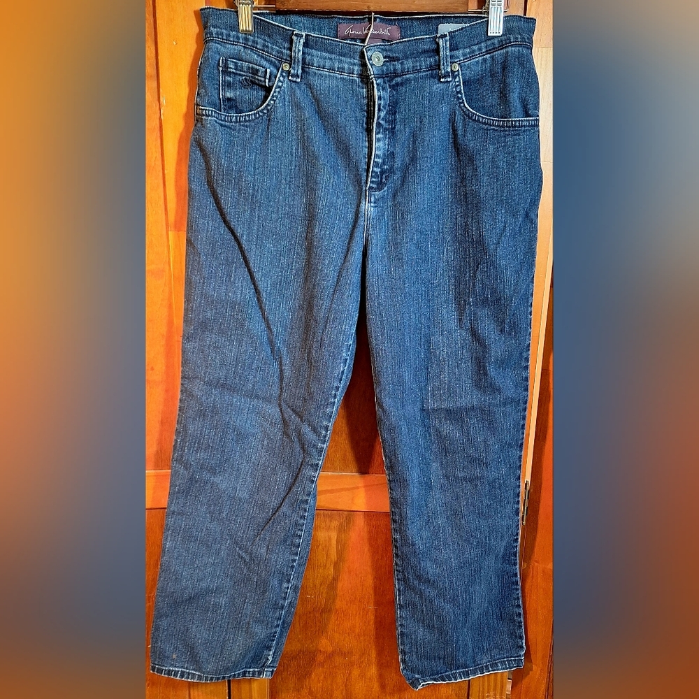 GLORIA VANDERBILT "Amanda" Classic Blue Denim Jeans